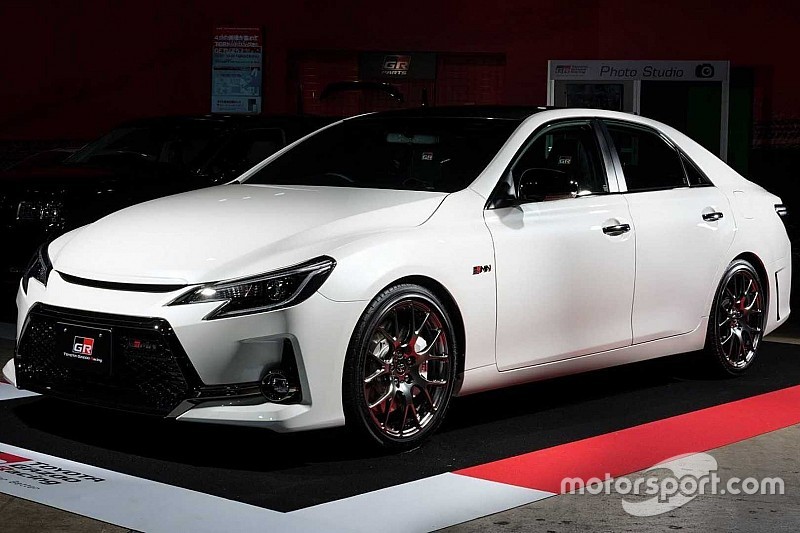 Toyota представила Mark X з атмосферником V6 та ручною коробкою