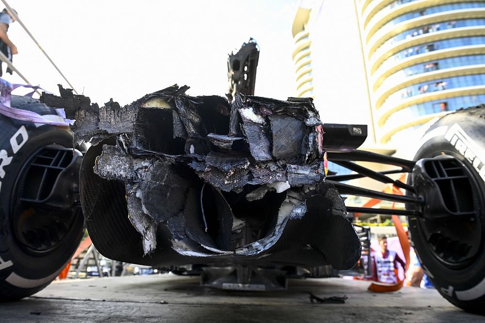 Damage on the car of Max Verstappen, Red Bull Racing RB16B after retiring