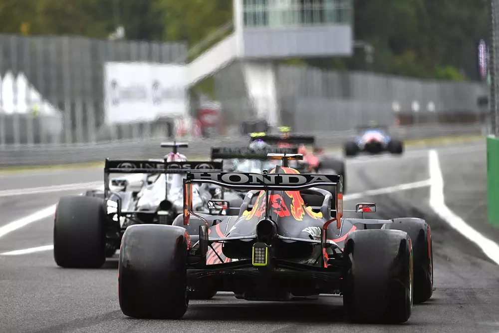 Lewis Hamilton, Mercedes W12, Max Verstappen, Red Bull Racing RB16B