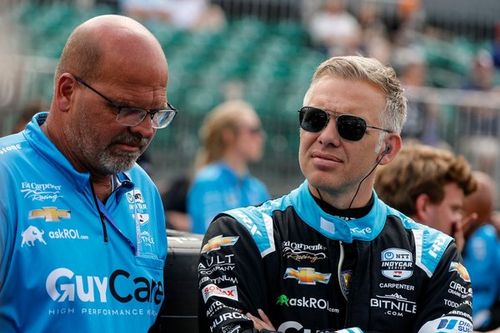 Carpenter: "Gastamos mucho dinero para empeorar nuestras carreras"
