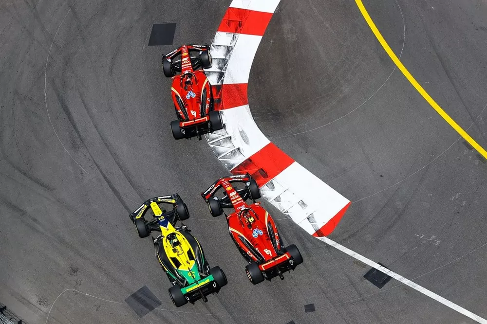 Charles Leclerc, Ferrari SF-24, Oscar Piastri, McLaren MCL38, Carlos Sainz, Ferrari SF-24