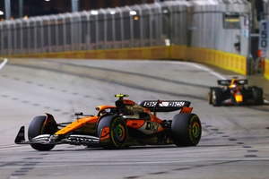 1/2ヘルメット マクラーレンF1 L.ノリス 2024年 シンガポールGP優勝