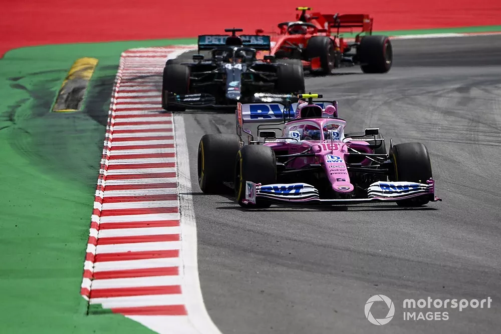 Lance Stroll, Racing Point RP20, suivi de Lewis Hamilton, Mercedes F1 W11 EQ Performance, et Charles Leclerc, Ferrari SF1000