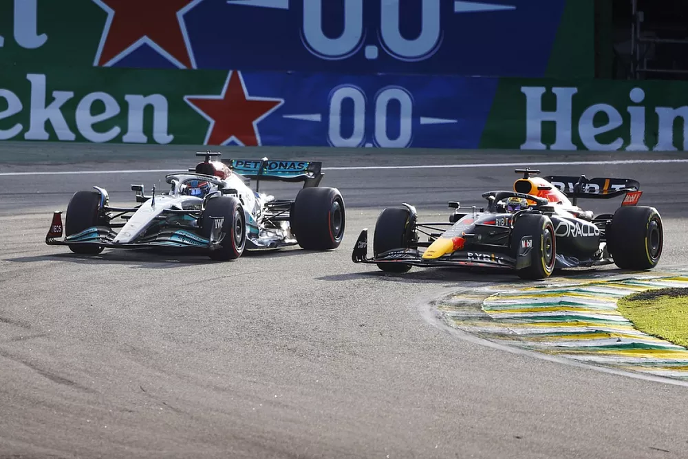 Max Verstappen, Red Bull Racing RB18, George Russell, Mercedes W13