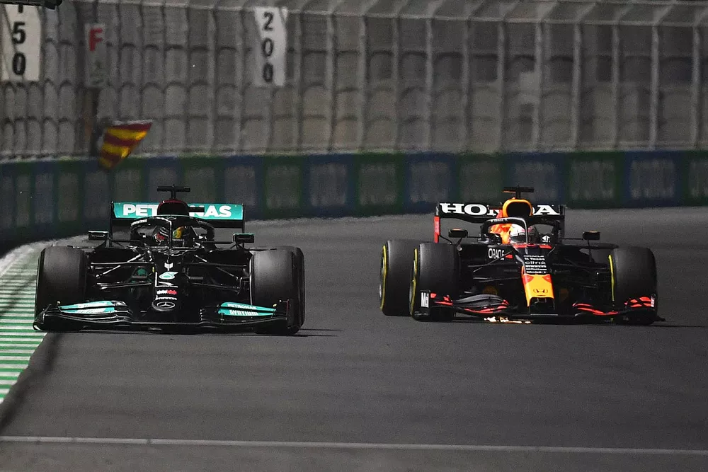 Max Verstappen, Red Bull Racing RB16B , Lewis Hamilton, Mercedes W12