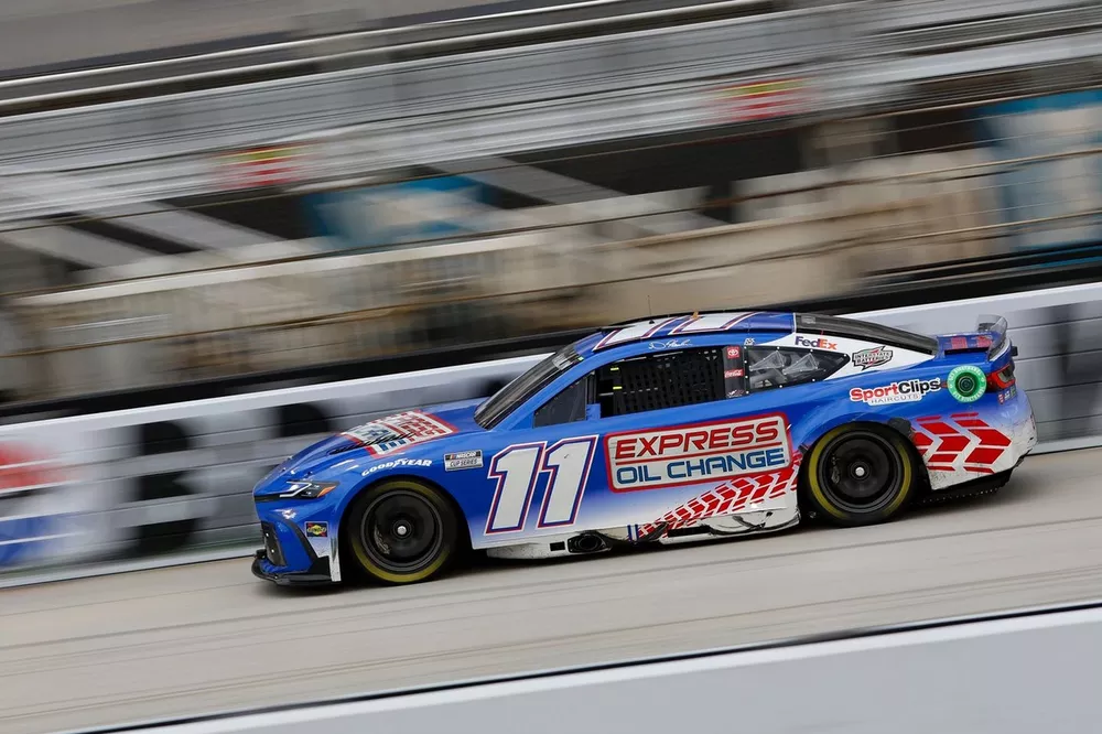 Denny Hamlin, Joe Gibbs Racing, Mavis Express Oil Change Toyota Camry