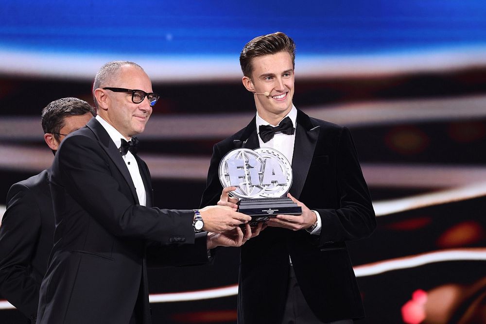 Stefano Domenicali, F1 Chief Executive Officer, Théo Pourchaire, ART Grand Prix