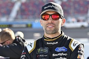 Un accidente corta racha de Top 10 de Aric Almirola