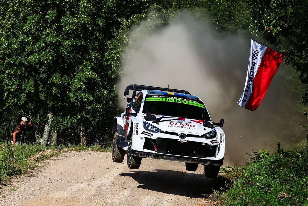 Oliver Solberg, Elliott Edmondson, Toyota Gazoo Racing WRT Toyota GR Yaris Rally1