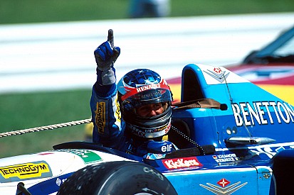 Michael Schumacher és Jean Alesi óriási csatája 1995-ből (videó)