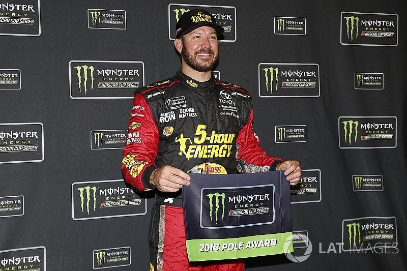Ganador de la pole Martin Truex Jr., Furniture Row Racing, Toyota Camry 5-hour ENERGY/Bass Pro Shops