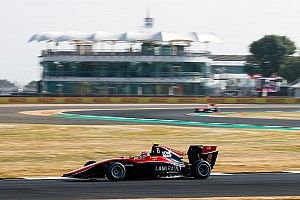 Hubert, intocable, encabeza el triplete de ART en Silverstone
