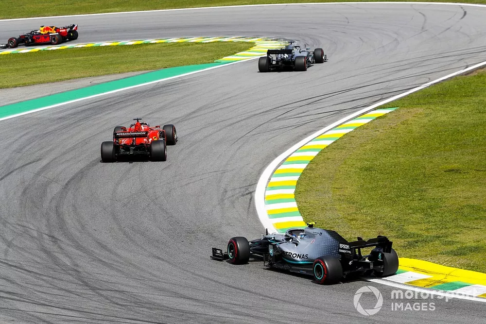 Max Verstappen, Red Bull Racing RB15 leads Lewis Hamilton, Mercedes AMG F1 W10, Sebastian Vettel, Ferrari SF90 and Valtteri Bottas, Mercedes AMG W10 at the start of the race
