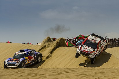 Video: Al-Attiyah troeft Sainz af in eerste etappe Dakar 2019