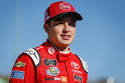Bell wins third straight Chili Bowl with last lap pass on Larson