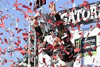 Almirola supera companheiros de equipe e vence em Talladega