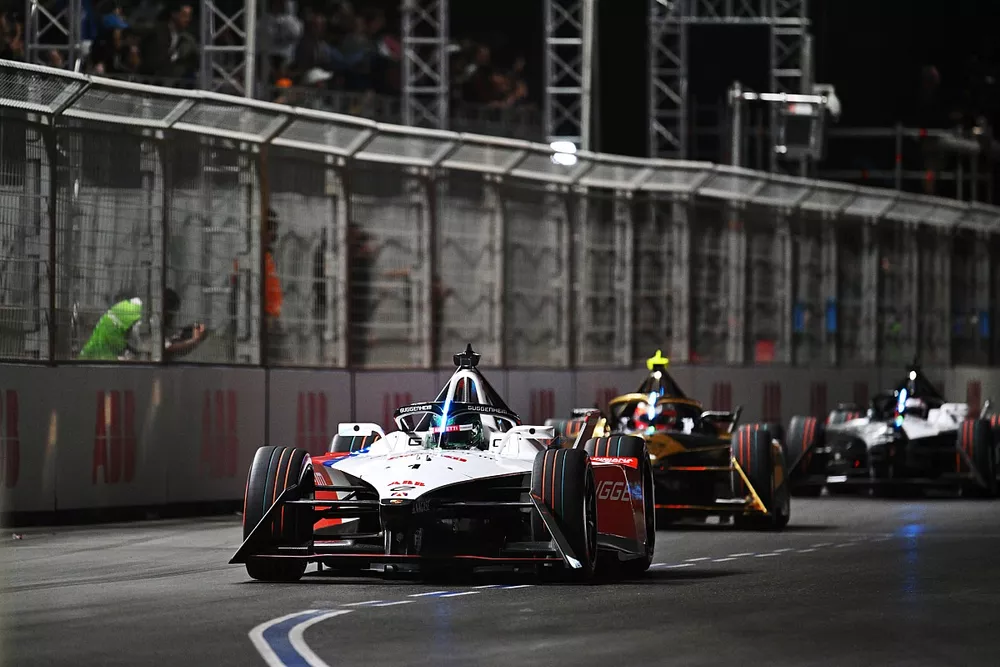 Jake Dennis, Andretti Global, Porsche 99X Electric Gen3, Jean-Eric Vergne, DS Penske, DS E-Tense FE23