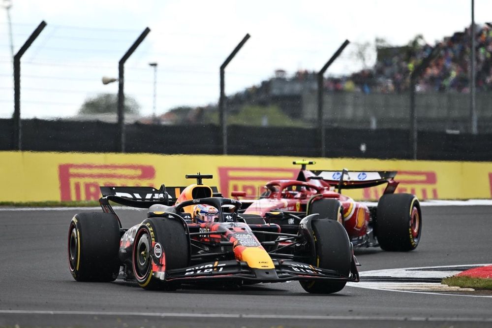 Max Verstappen, Red Bull Racing RB20, Carlos Sainz, Ferrari SF-24