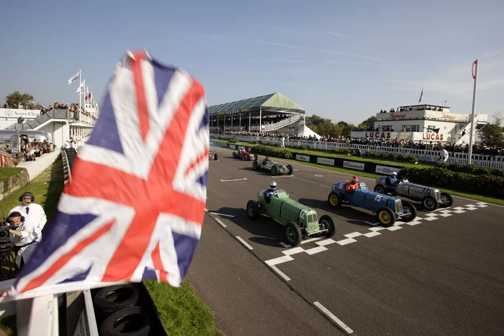 Goodwood Trophy,  Mark Gillies ERA stalls and is passed at the start