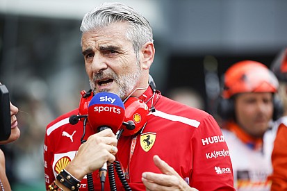 Ferrari: „Mi versenyzőket veszünk fel, és nem inasokat…”