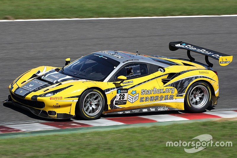 28号車HubAutoフェラーリがポールポジションを獲得