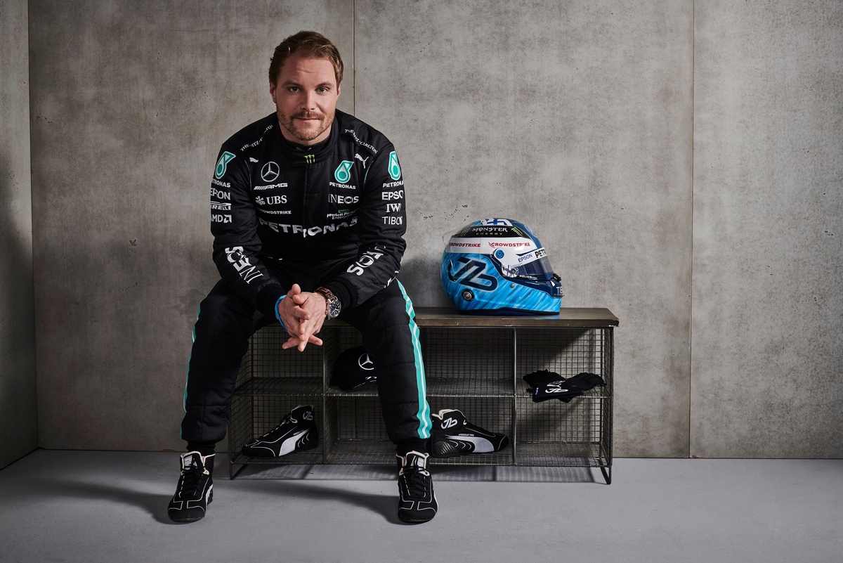 スポーツ選手 V.Bottas 2021 Mercedes Prized Shield F1 Race Suit Valtteri Bottas Mercedes 2021 – Pulse Racegear