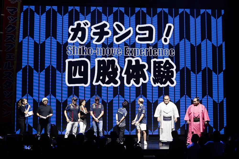 Yuki Tsunoda and Liam Lawson, AlphaTauri, Max Verstappen andSergio Perez, Red Bull Racing, Yoshinori Tashiro and Kensho Sawada, Ex sumo wrestler