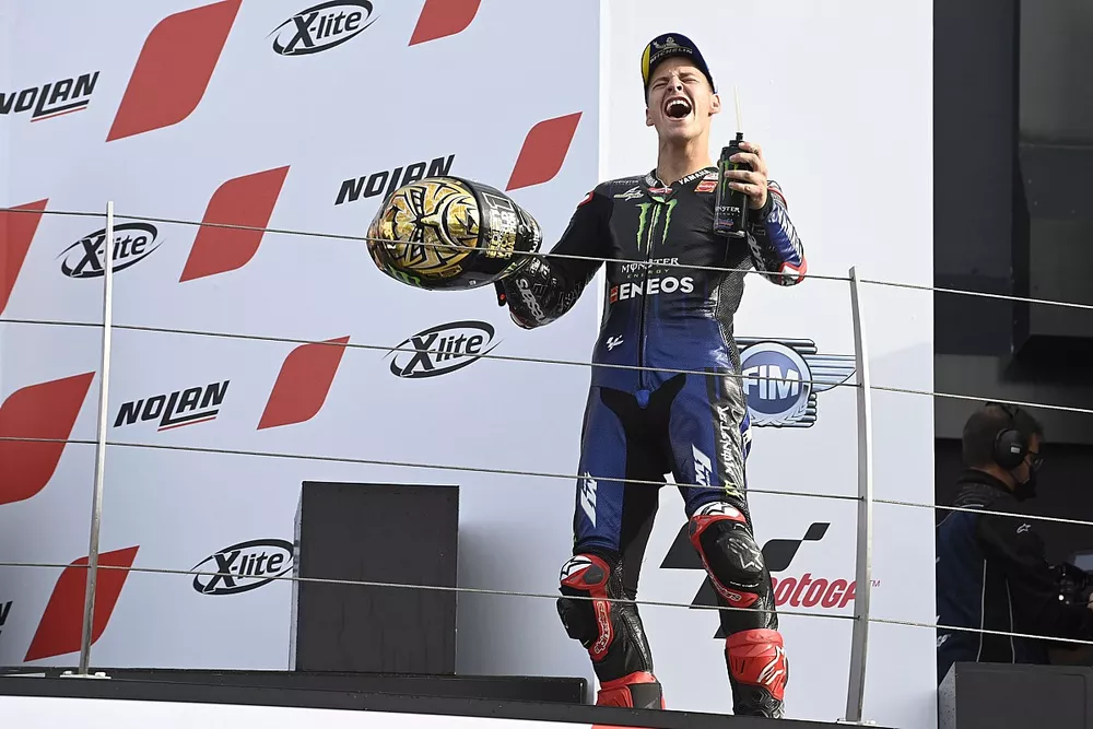El Campe&oacute;n del Mundo Fabio Quartararo, Yamaha Factory Racing celebra
