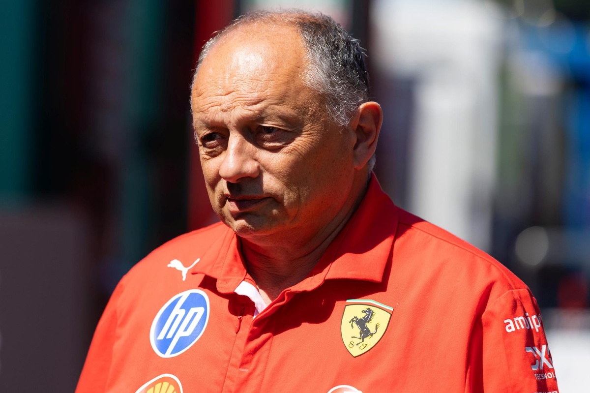 Ferrari señala a la FIA tras la pole de Russell: “La decisión fue en la dirección equivocada”