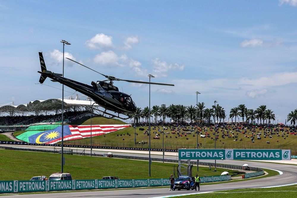Helicóptero médico tras el accidente de Rueda y Dettwiler en Moto3
