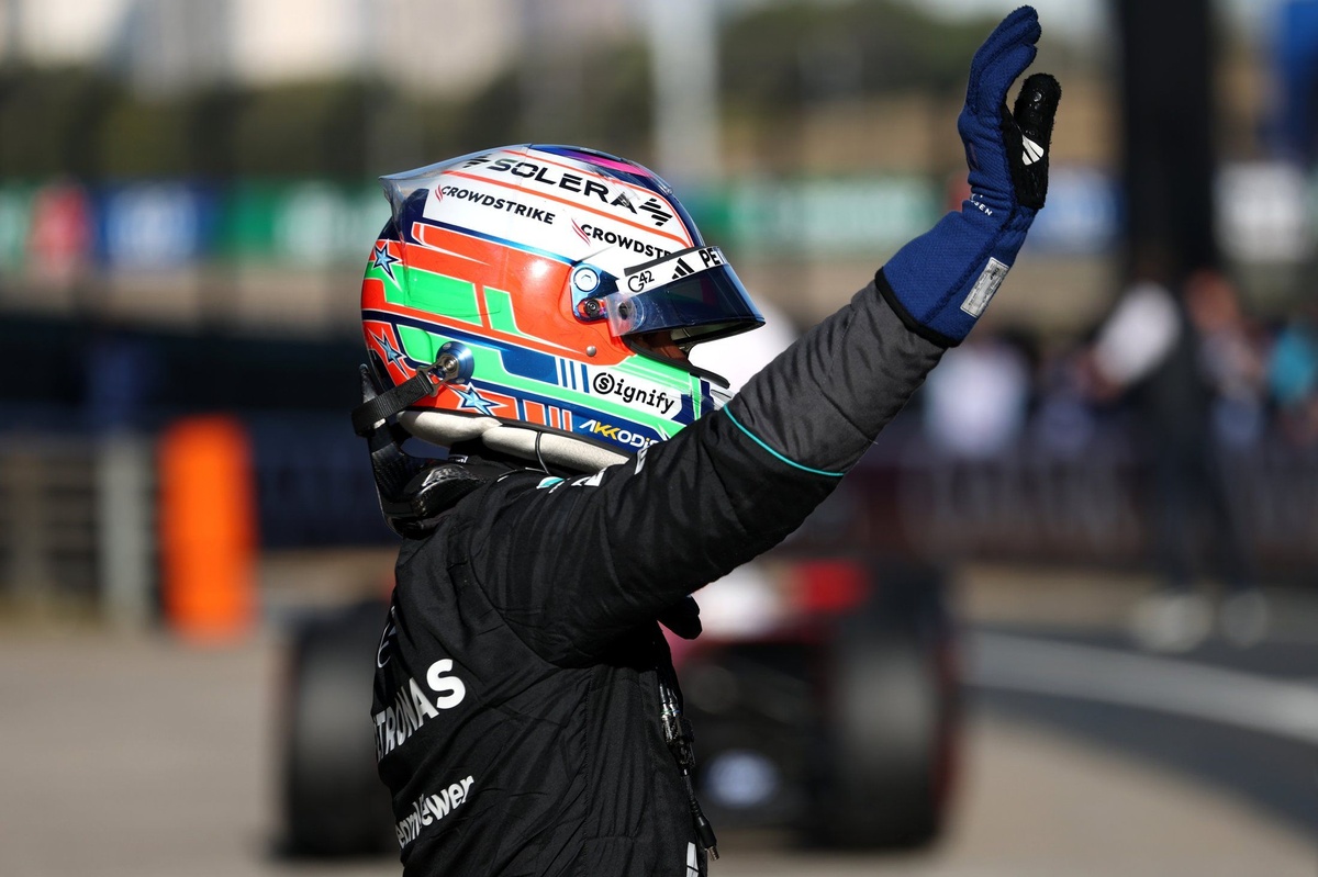 F1 Chinese GP: Antonelli takes first pole as Russell fights Q3 issue