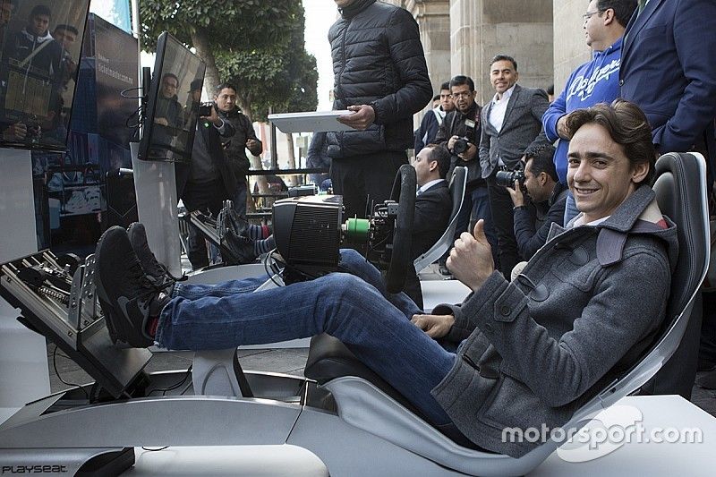 Esteban Gutiérrez en un simulador