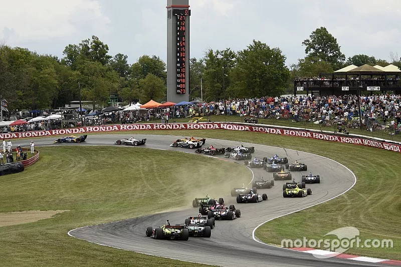 Alexander Rossi, Andretti Autosport Honda leads at the start