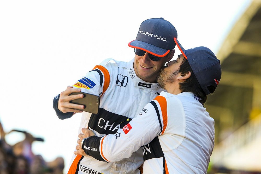 Fernando Alonso, McLaren besa a Stoffel Vandoorne, McLaren