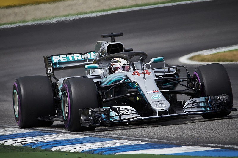 Almanya'da günün pilotu Hamilton!