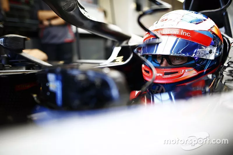 Romain Grosjean, Haas F1 Team, porte une paire de lunettes avec une cam&eacute;ra