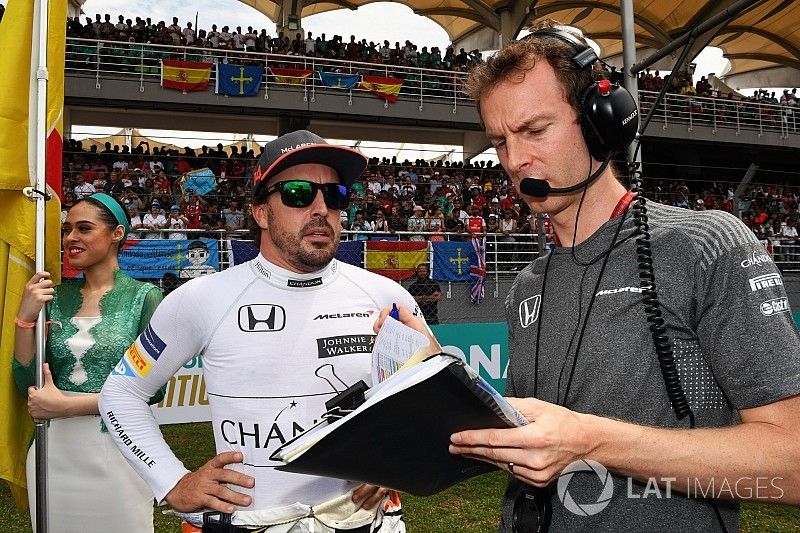 Fernando Alonso, McLaren and Mark Temple, McLaren Race Engineer