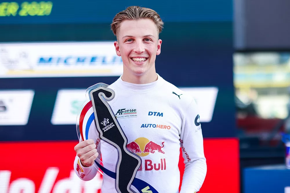 Podium: Liam Lawson, AF Corse