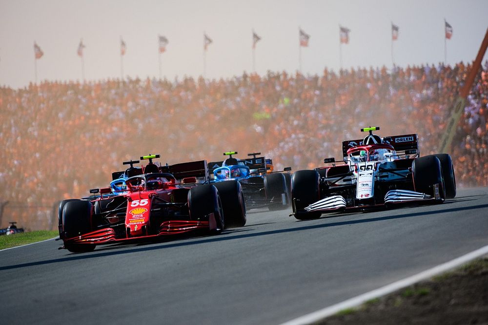 Carlos Sainz Jr., Ferrari SF21, Antonio Giovinazzi, Alfa Romeo Racing C41