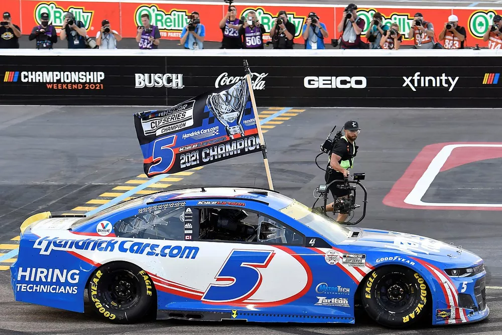 NASCAR Cup-Champion 2021: Kyle Larson, Hendrick Motorsports, Chevrolet Camaro HendrickCars.com