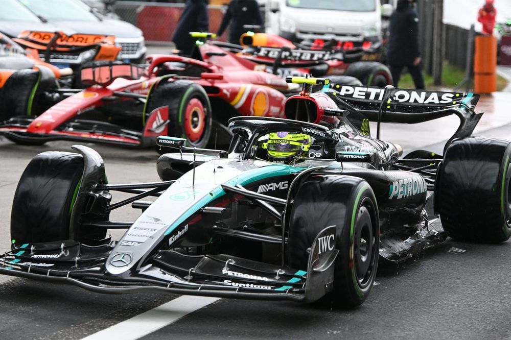 Lewis Hamilton, Mercedes F1 W15, arrives in Parc Ferme after the Sprint Qualifying