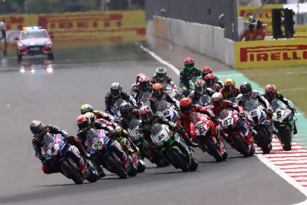 Toprak Razgatlioglu, Pata Yamaha WorldSBK leads start
