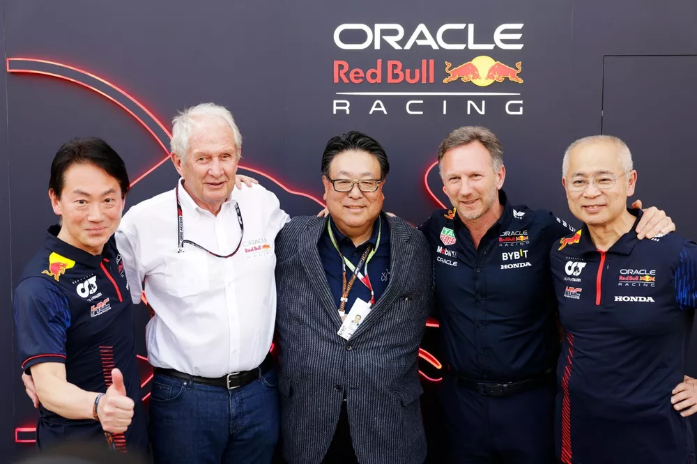 Helmut Marko, Consultor, Red Bull Racing, com Christian Horner, Diretor de Equipe, Red Bull Racing, membros da Honda
