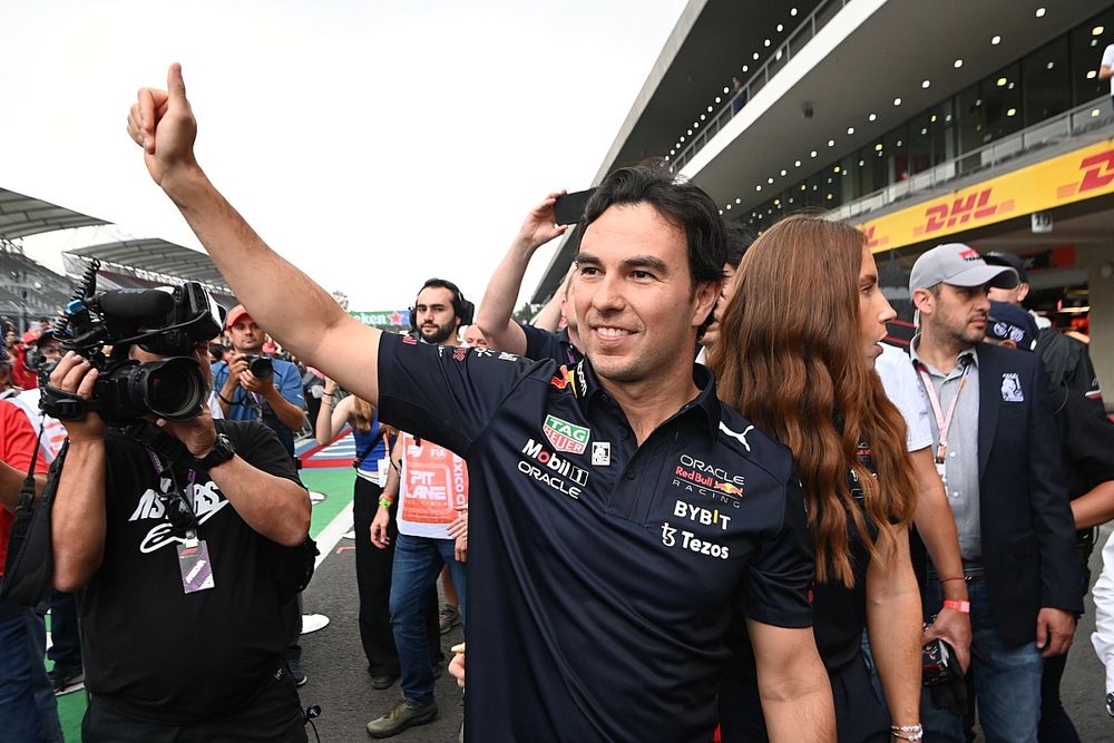 Sergio P&eacute;rez, Red Bull Racing saluda a los fans
