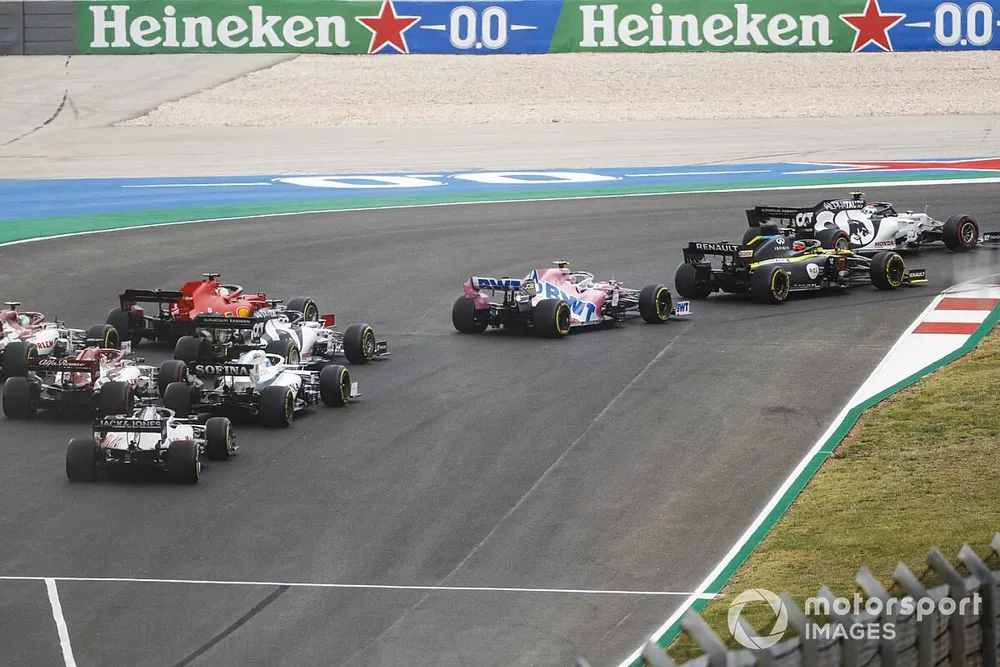 Pierre Gasly, AlphaTauri AT01, Esteban Ocon, Renault F1 Team R.S.20, Lance Stroll, Racing Point RP20, Sebastian Vettel, Ferrari SF1000, and the remainder of the field at the start