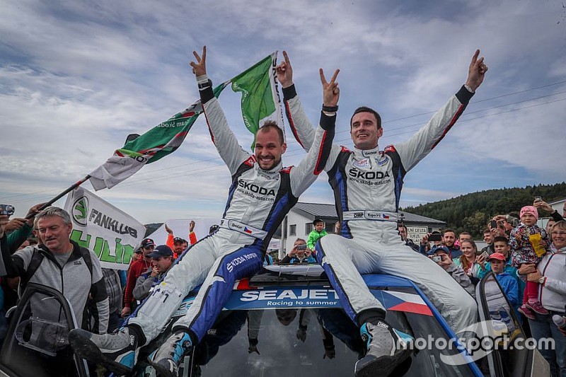 L'incontenibile Jan Kopecký pesca il settebello al Barum Rally, Lukyanuk sul podio e vicino al titolo
