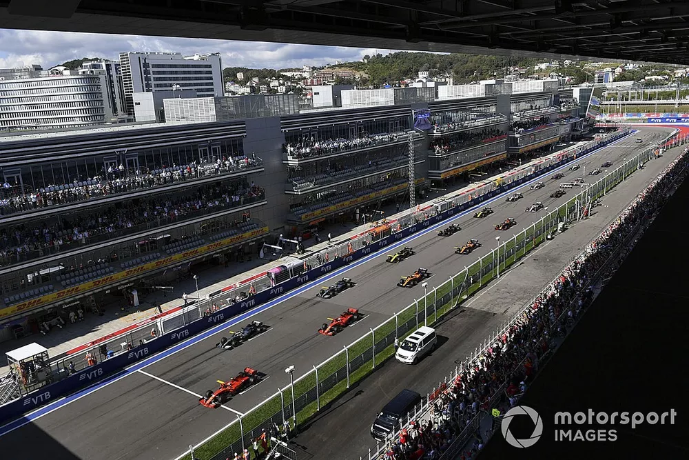 Charles Leclerc, Ferrari SF90, leads Lewis Hamilton, Mercedes AMG F1 W10 Sebastian Vettel, Ferrari SF90, Valtteri Bottas, Mercedes AMG W10, Carlos Sainz Jr., McLaren MCL34, Nico Hulkenberg, Renault F1 Team R.S. 19 and the rest of the pack at the start