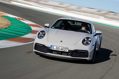 Aceleramos o novo Porsche 911 na pista da MotoGP em Valência