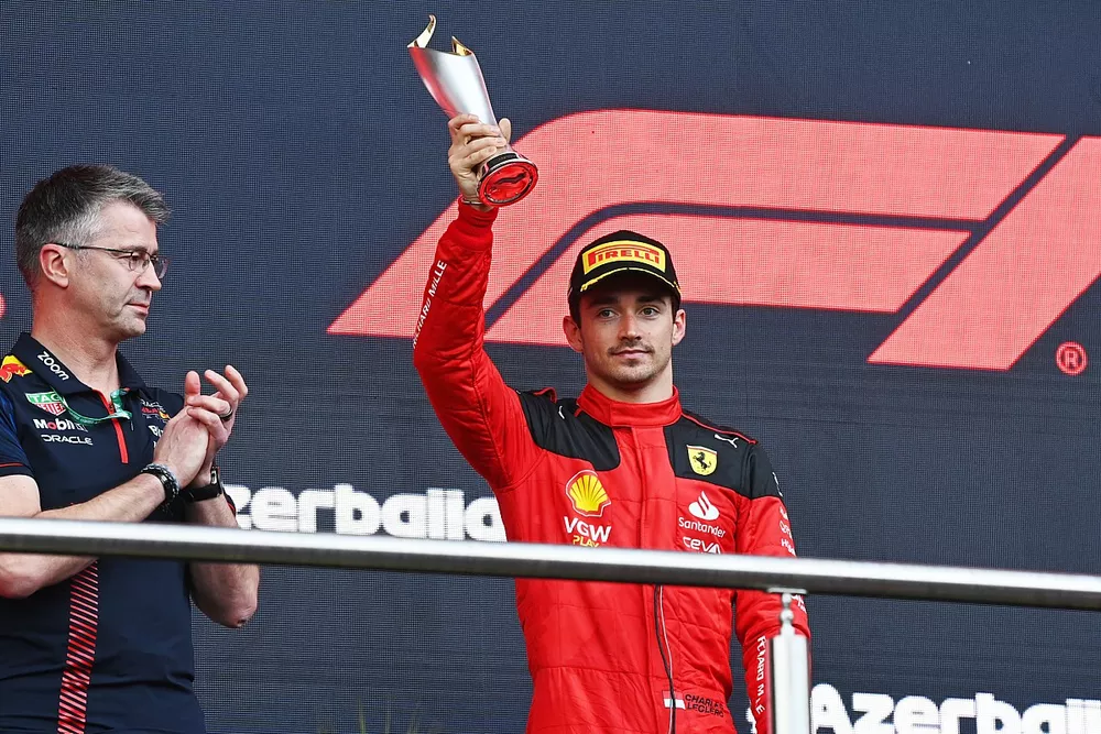 Charles Leclerc, Scuderia Ferrari, 3&deg; posto, solleva il suo trofeo