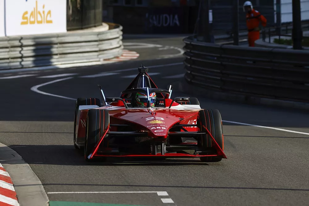Sacha Fenestraz, Nissan Formula E Team, Nissan e-4ORCE 04